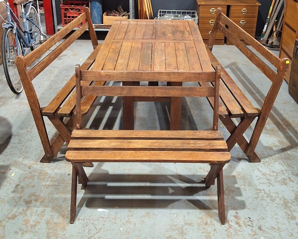 Lot 195 - OUTDOOR SETTING