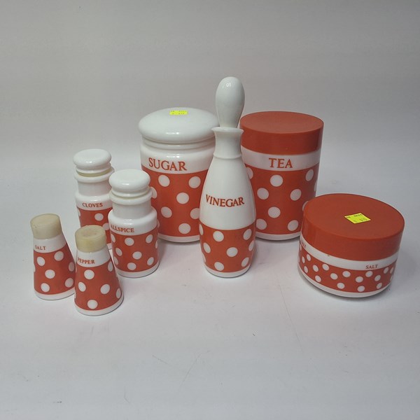 Lot 1323 - HOMEWARES