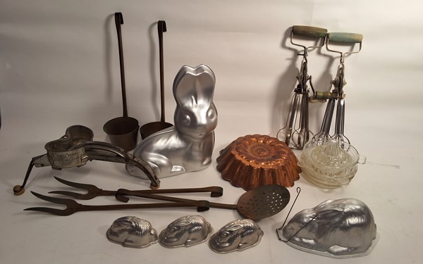 Lot 1239 - VINTAGE KITCHENALIA