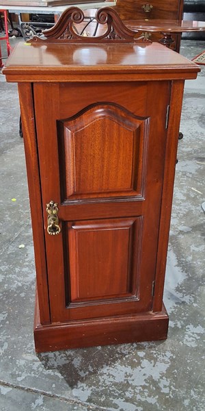 Lot 40 - VINTAGE CABINET