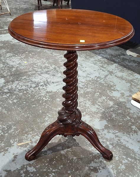 Lot 9 - WINE TABLE