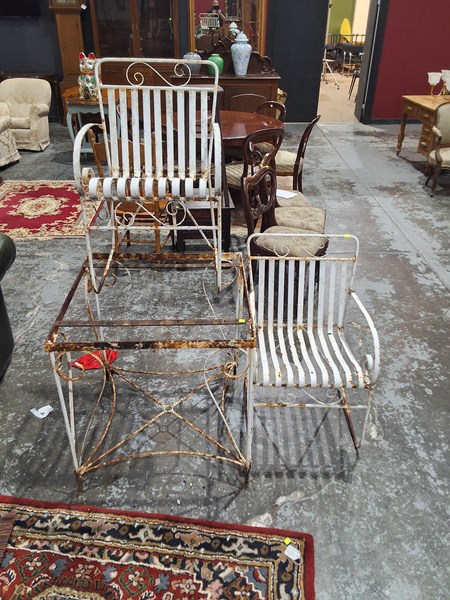 Lot 168 - OUTDOOR SETTING