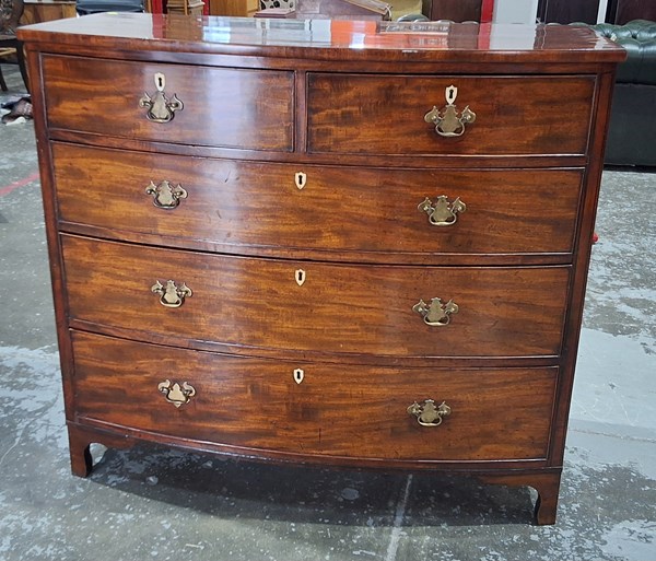 Lot 158 - CHEST OF DRAWERS