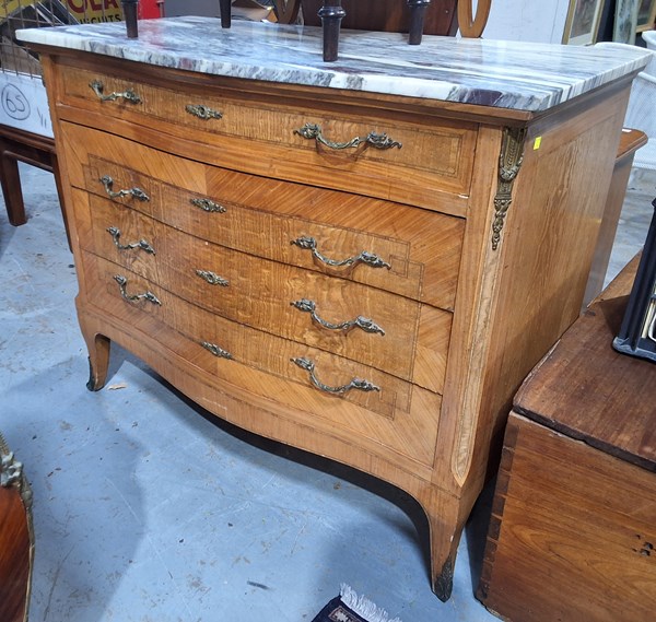 Lot 249 - CHEST OF DRAWERS