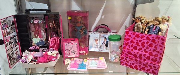 Lot 1383 - BARBIE