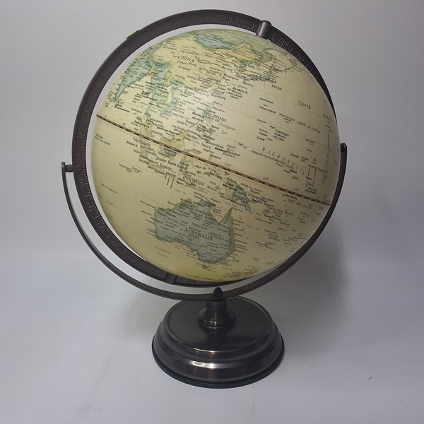Lot 1141 - WORLD GLOBE
