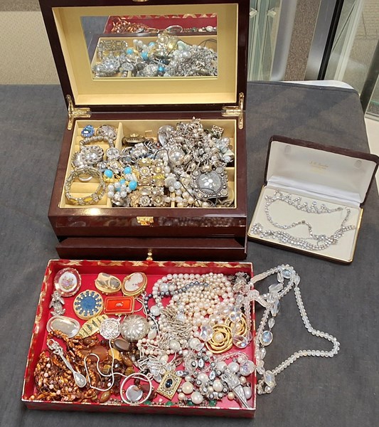 Lot 1191 - JEWELLERY