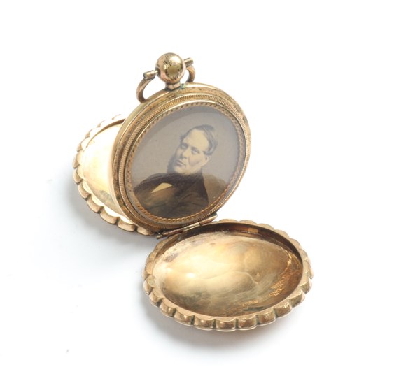 Lot 1033 - PHOTO LOCKET