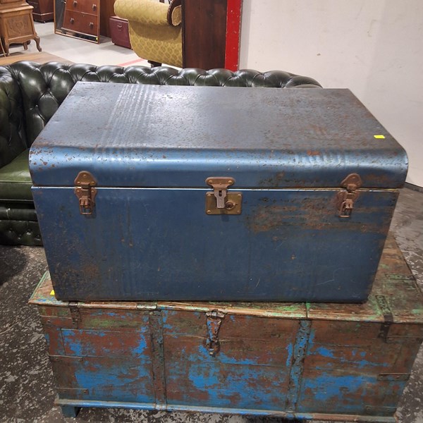 Lot 152 - TRUNK