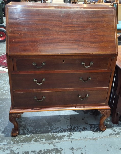 Lot 114 - BUREAU DESK