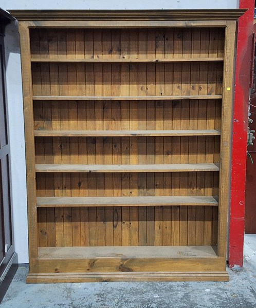 Lot 141 - LARGE BOOKSHELF