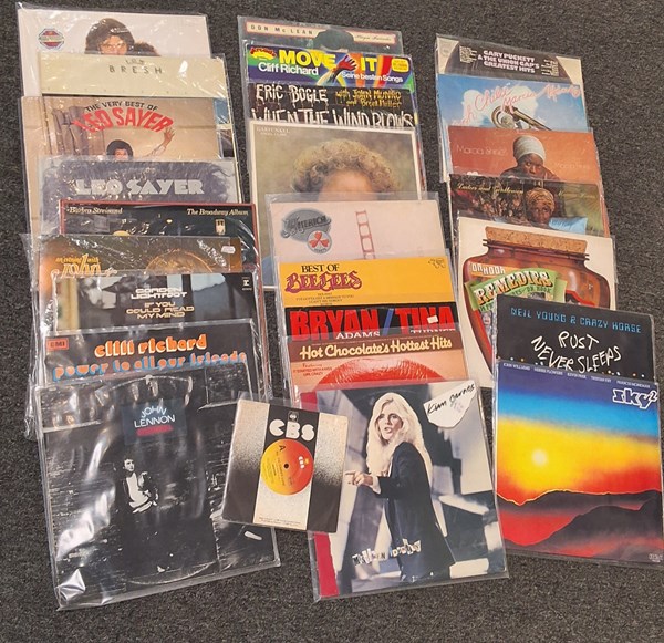 Lot 1235 - VINYL RECORDS