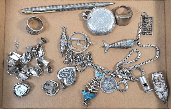 Lot 1039 - JEWELLERY