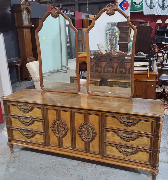 Lot 210 - DRESSER