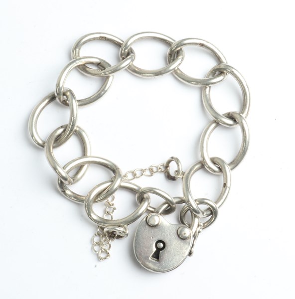 Lot 1023 - SILVER BRACELET