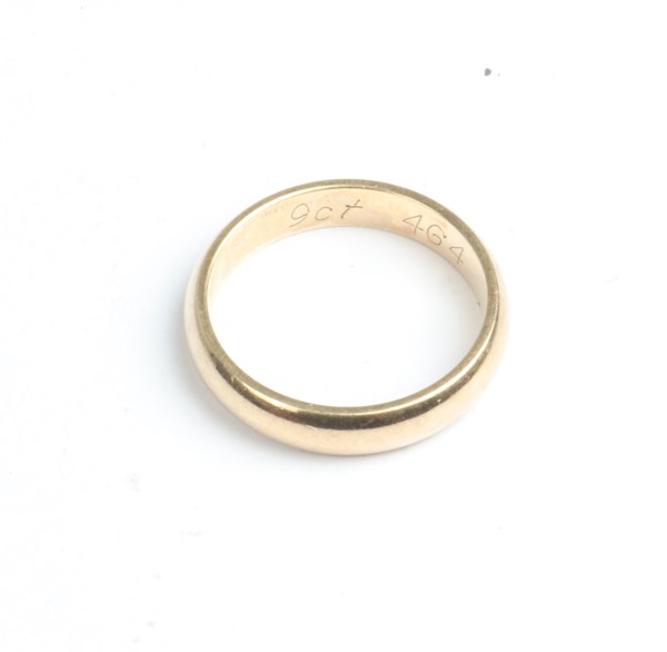 Lot 1002 - GOLD RING