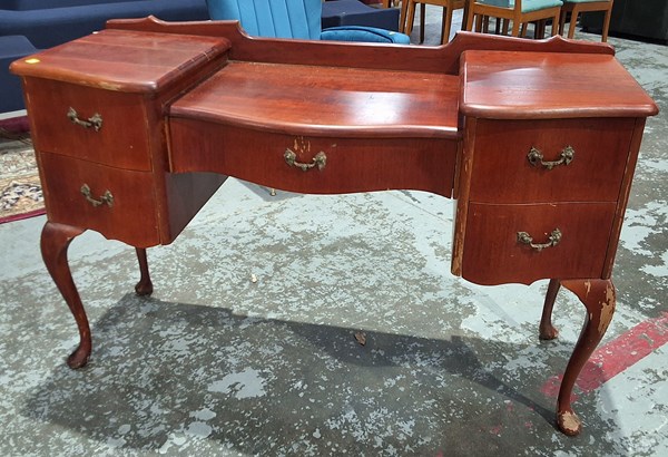 Lot 111 - DRESSER