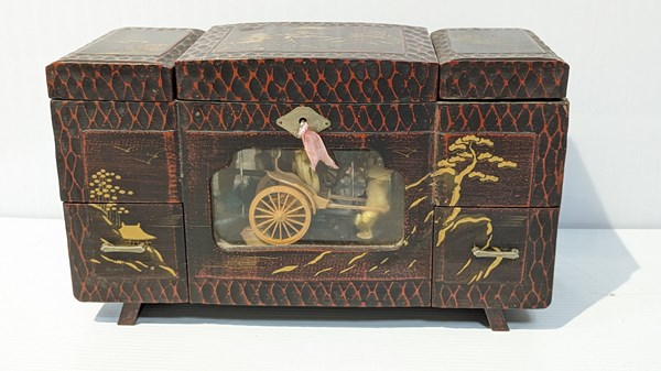 Lot 1302 - JEWELLERY BOX