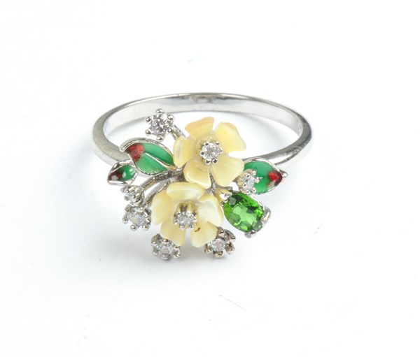 Lot 1049 - SILVER RING