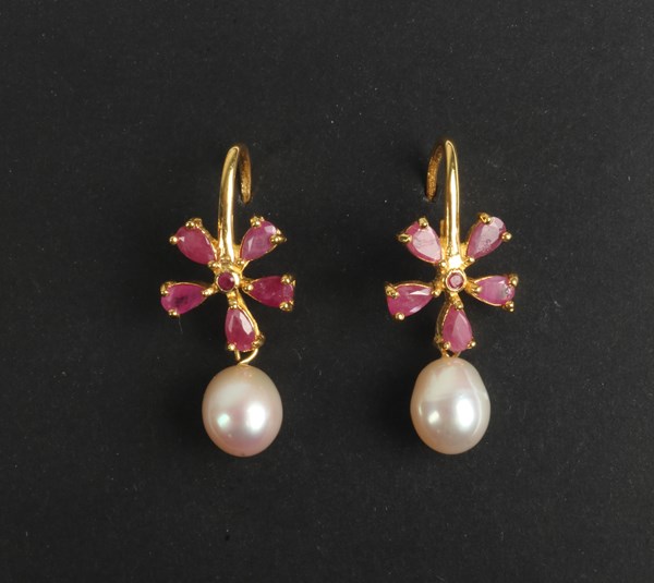 Lot 1008 - RUBY & PEARL EARRINGS