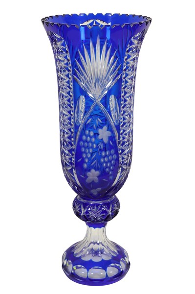 Lot 133 - CRYSTAL VASE