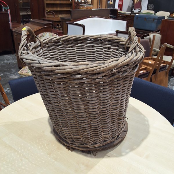 Lot 63 - BASKET