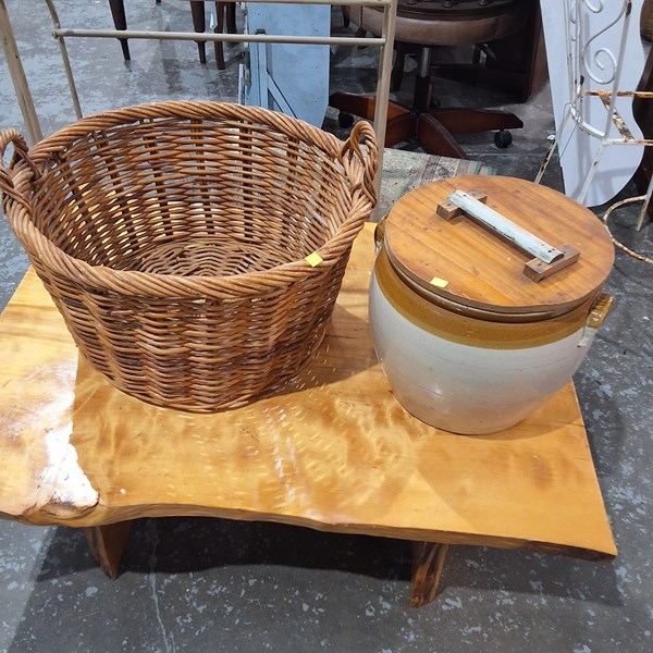 Lot 96 - BASKET AND POT
