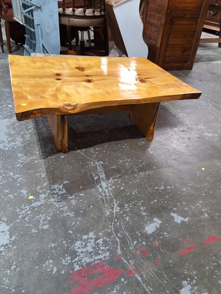 Lot 99 - COFFEE TABLE