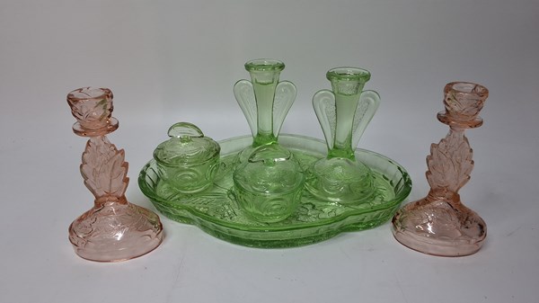 Lot 1179 - DRESSING TABLE SET