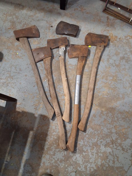 Lot 190 - AXES