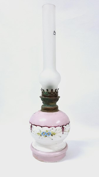 Lot 1333 - KEROSENE LAMP