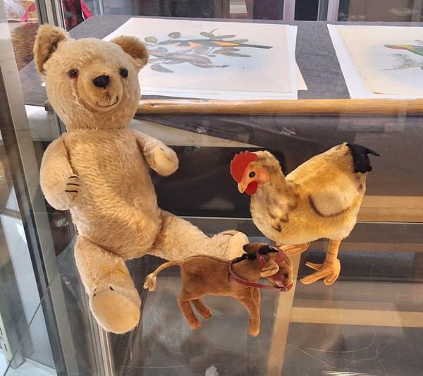 Lot 1147 - VINTAGE TOYS