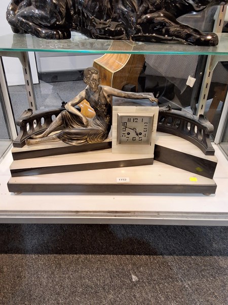 Lot 1152 - MANTEL CLOCK