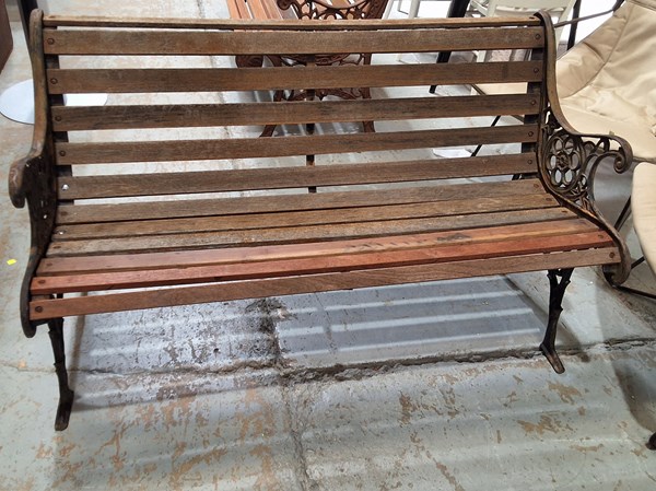 Lot 262 - GARDEN BENCH