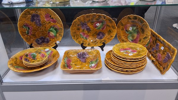 Lot 1199 - MAJOLICA DINNERWARE