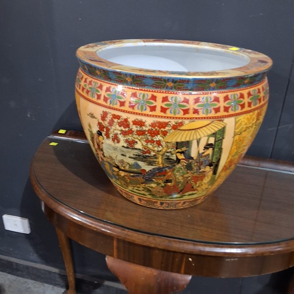 Lot 127 - JARDINIERE