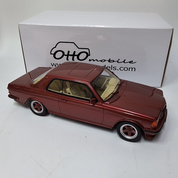 Lot 1204 - MERCEDES BENZ 500