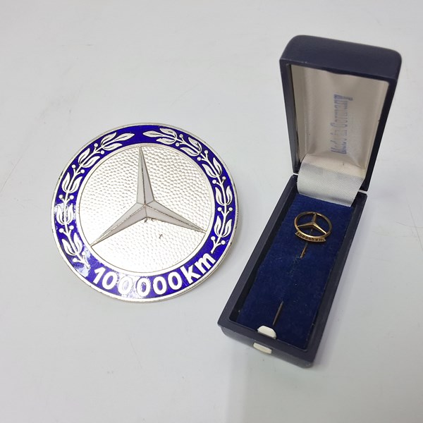 Lot 1218 - MERCEDES BENZ BADGES