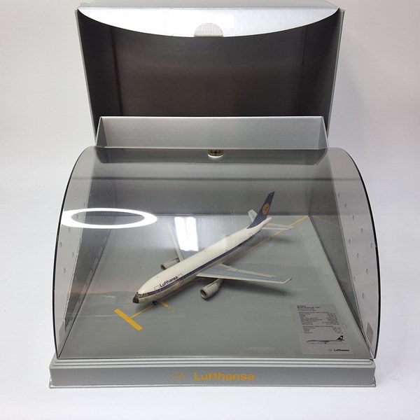 Lot 1159 - AEROPLANE MODEL