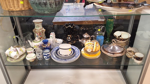 Lot 1318 - CHINA AND GLASS