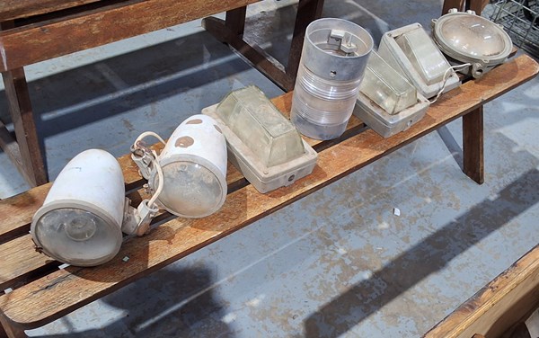 Lot 198 - INDUSTRIAL LIGHTING