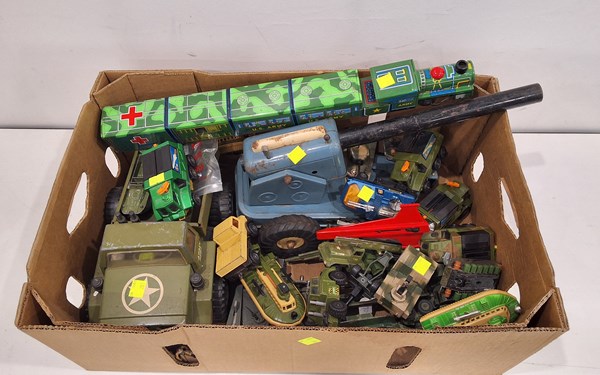 Lot 1371 - TINPLATE TOYS