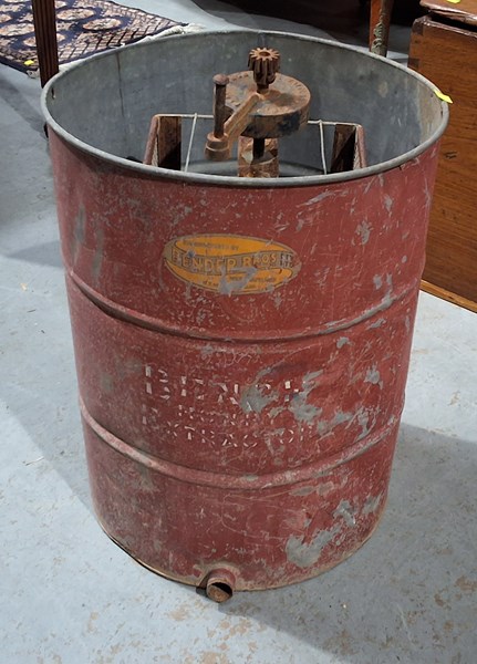 Lot 204 - HONEY SEPARATOR