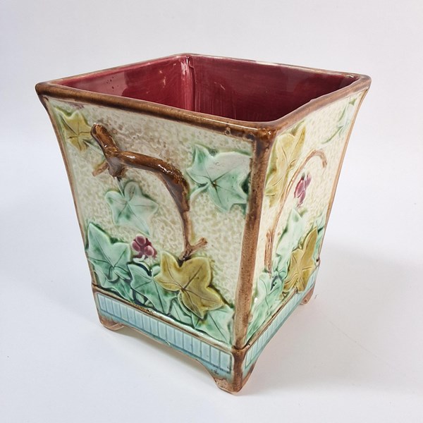 Lot 1376 - MAJOLICA PLANTER