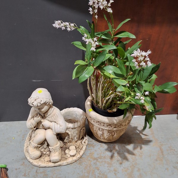 Lot 270 - GARDEN DECOR