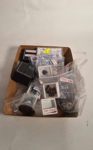 Lot 1220 - MINERAL SPECIMENS