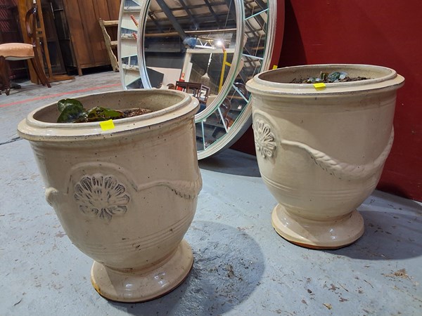 Lot 304 - PLANT POTS