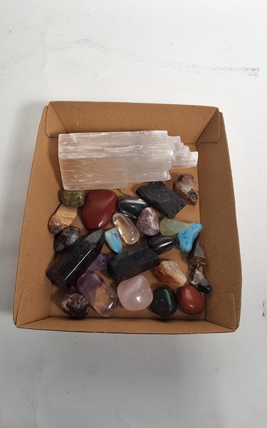 Lot 1063 - MINERAL SPECIMENS