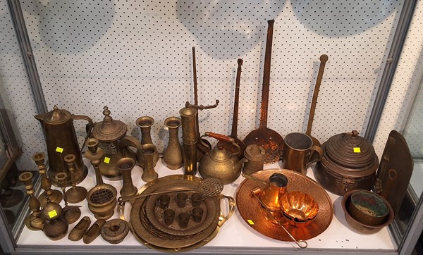 Lot 1265 - BRASS & COPPER