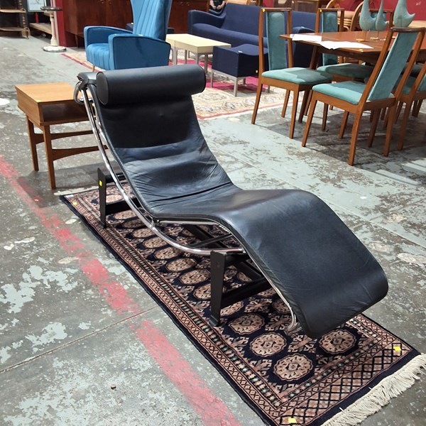 Lot 107 - CHAISE LOUNGE